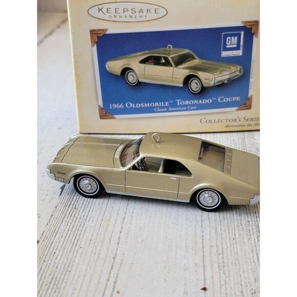 Hallmark 1966 Oldsmobile Toronado Coupe ornament Xmas 2004 - Picture 4 of 6
